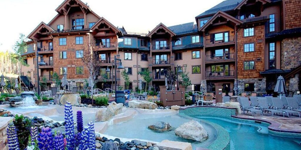 Summit Peaks Lodge - Best Resorts for Business Retreats